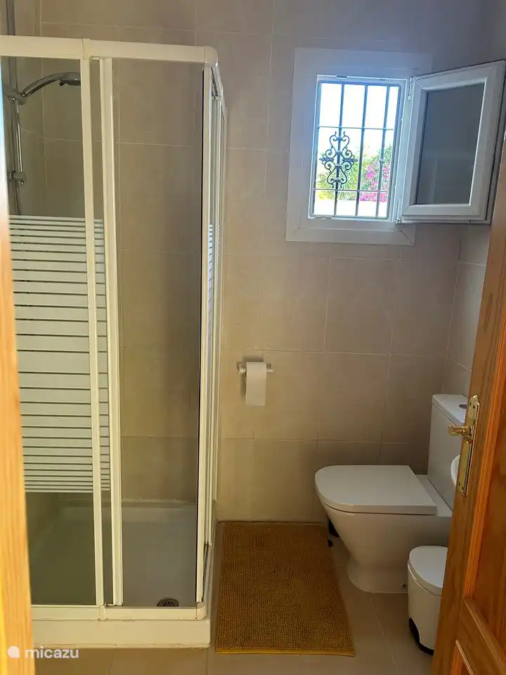 Badezimmer in Schlafzimmer 3