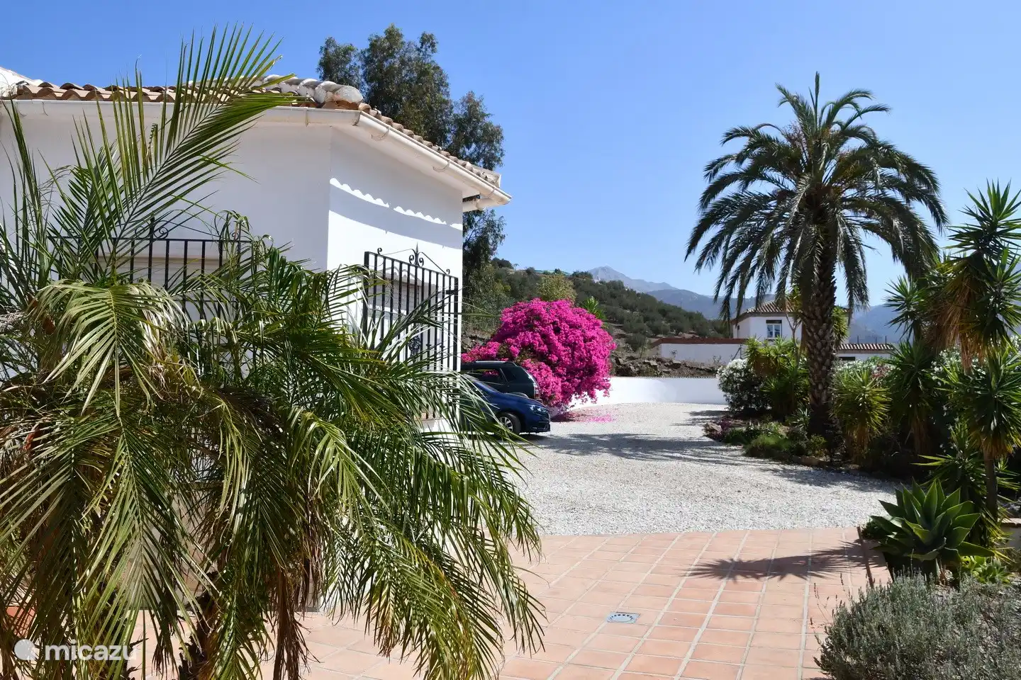 Schauen Sie in Richtung Parkplatz und Zugang zum Gelände