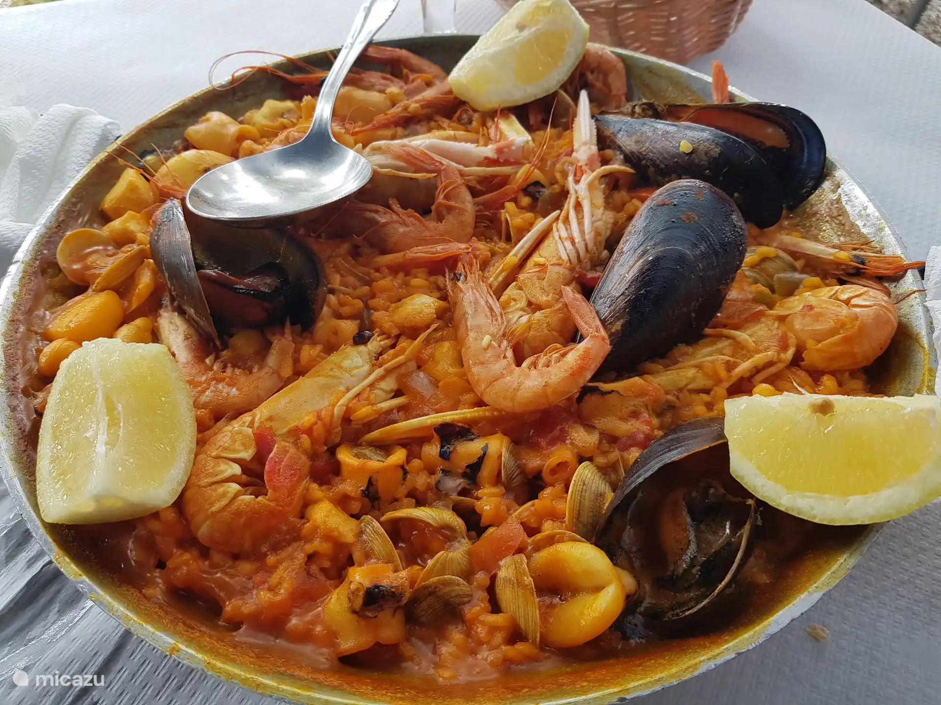 Paella an der Küste