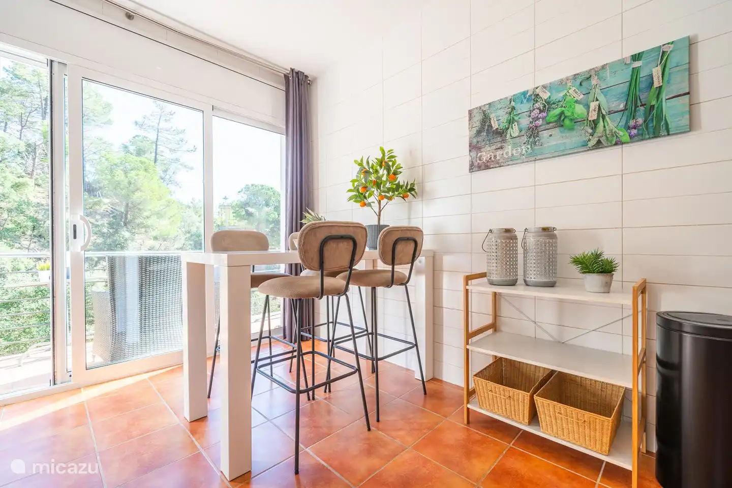 Die Sie durch die Schiebetür erreichen