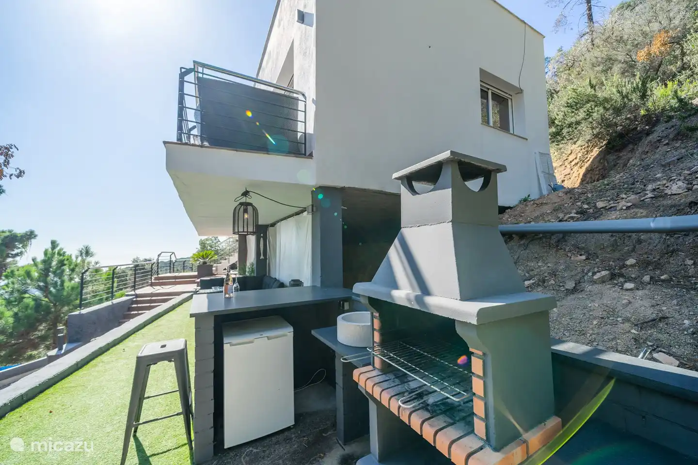 Es gibt auch einen Tischkühlschrank