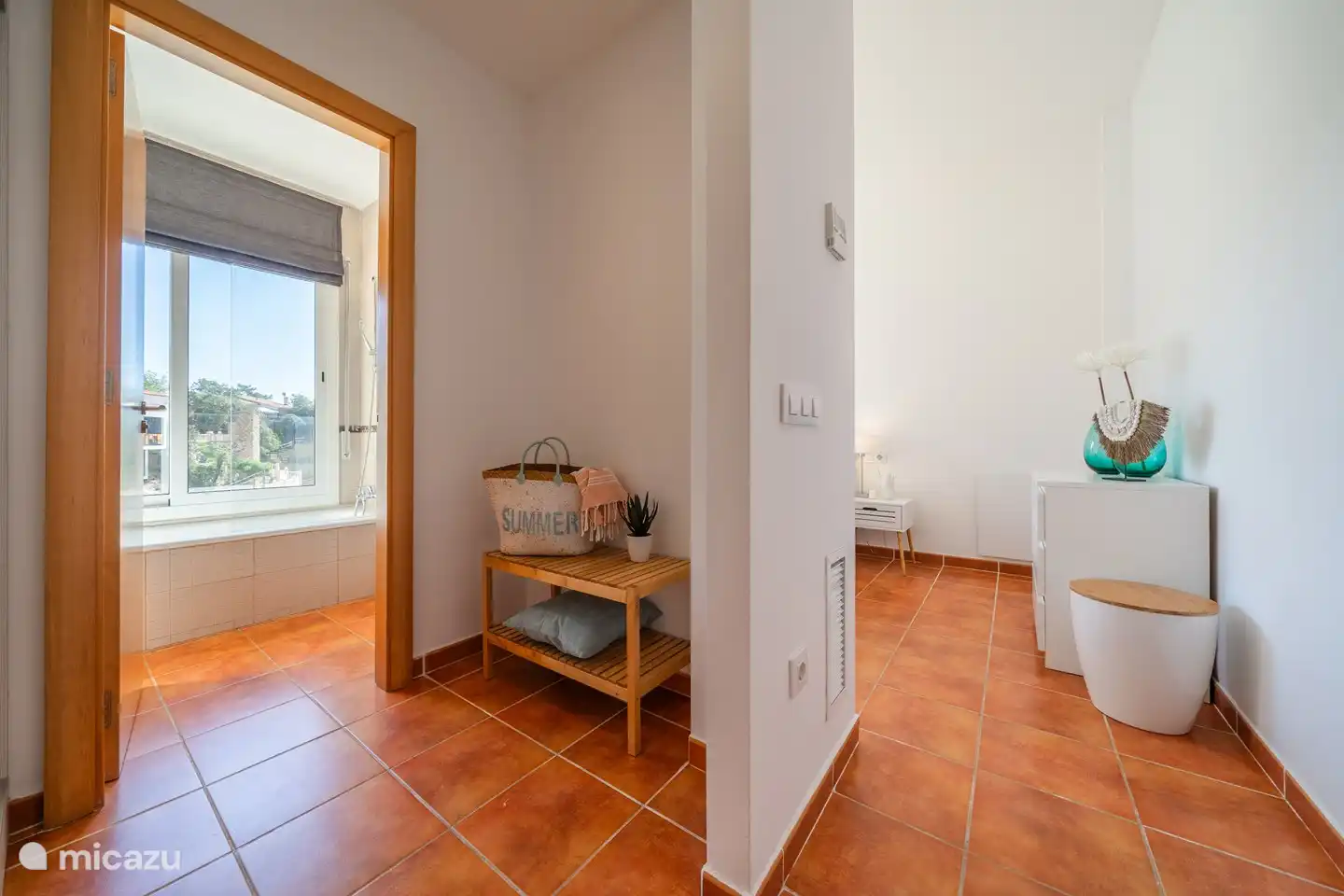 Das hintere Schlafzimmer ist Schlafzimmer 1 neben Badezimmer 1