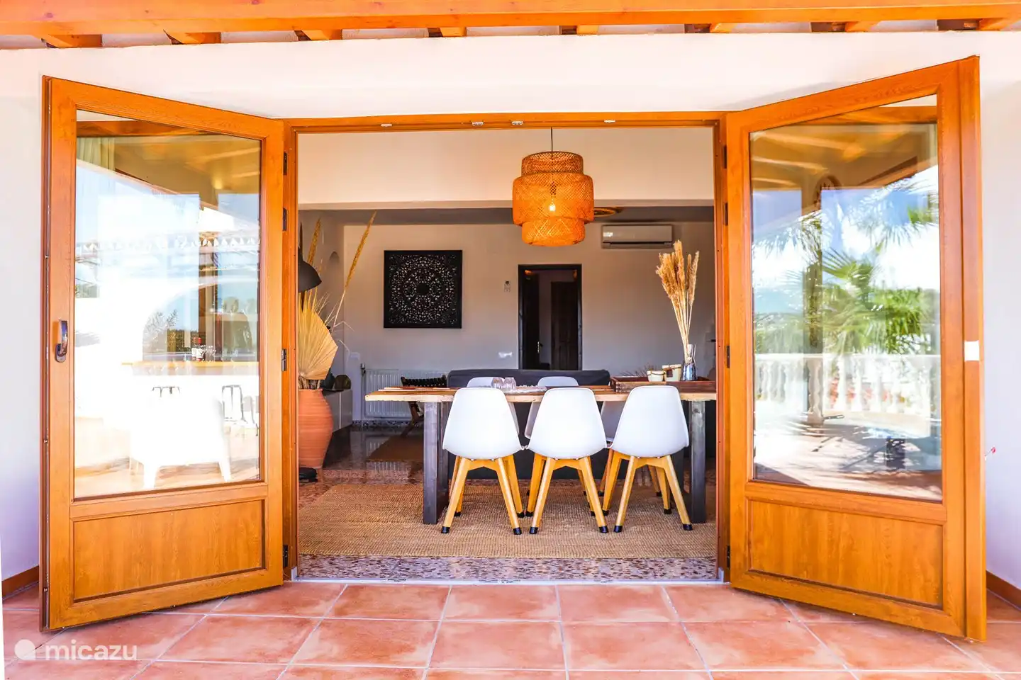 Preciosas puertas que dan a la terraza.