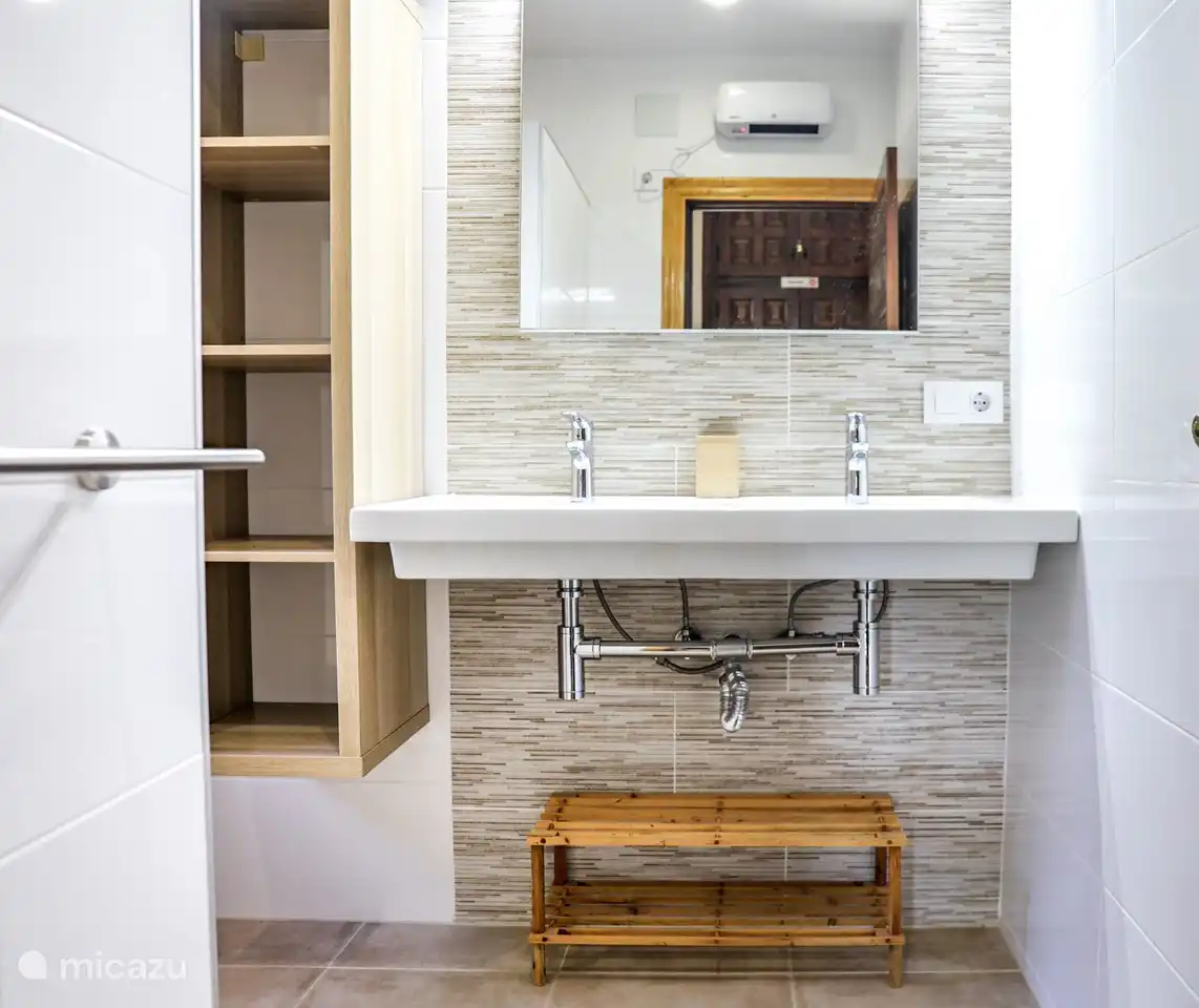 Cuarto de baño con ducha