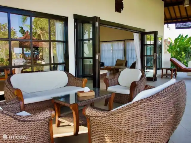 BaliSeaviewVilla Namaste&Guesthouses huren in Indonesië, Bali, Dencarik - villa Een lounge set voor de villa.