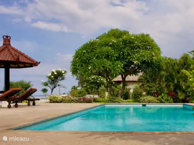 BaliSeaviewVilla Namaste&Guesthouses huren in Indonesië, Bali, Dencarik - villa Zwembad waarvan een gedeelte ondiep is voor kinderen. Het eerste gedeelte van het zwembad is ongeveer 80 cm.