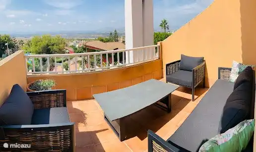 Terrasse im zweiten Stock