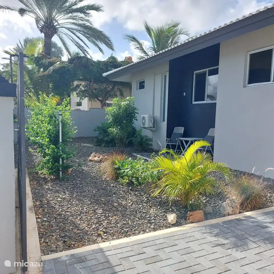 Front garden with terrace