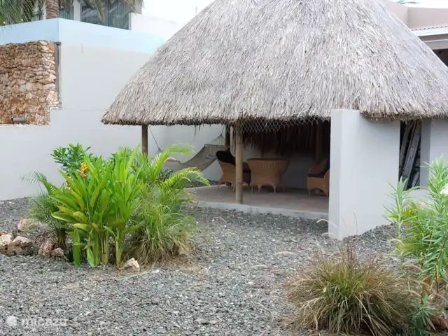 Maison de vacances avec beaucoup d’intimité | Curaçao, Banda Abou (ouest), Big Mountain - chalet Cour arrière avec terrasse papa