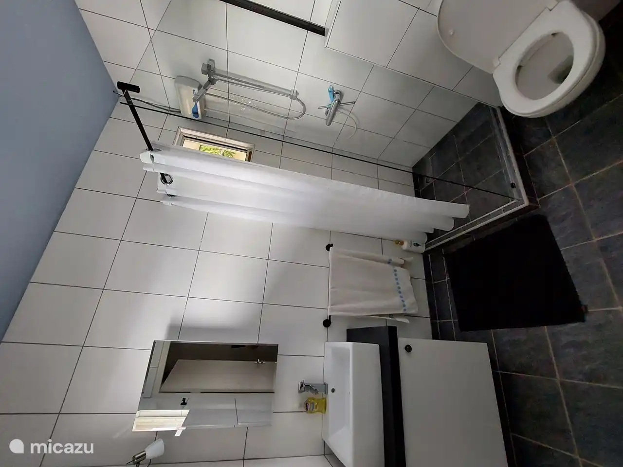 En suite bathroom in bedroom 1