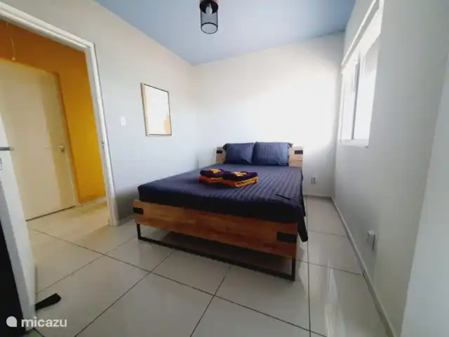 Maison de vacances avec beaucoup d’intimité | Curaçao, Banda Abou (ouest), Big Mountain - chalet Chambre 1 avec lit double 160 cm de large et climatisation et grande armoire