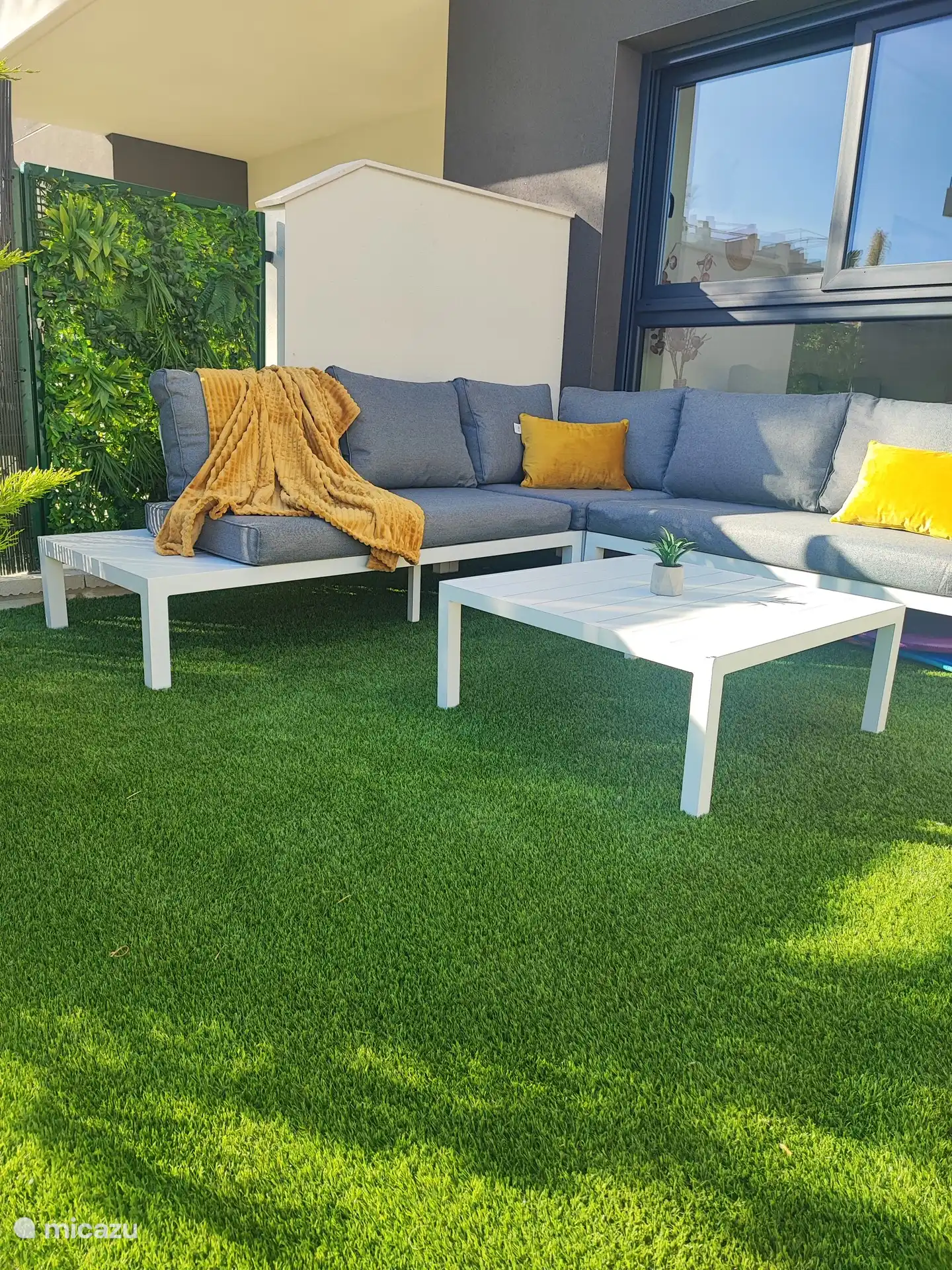 Profitez du soleil avec un livre.