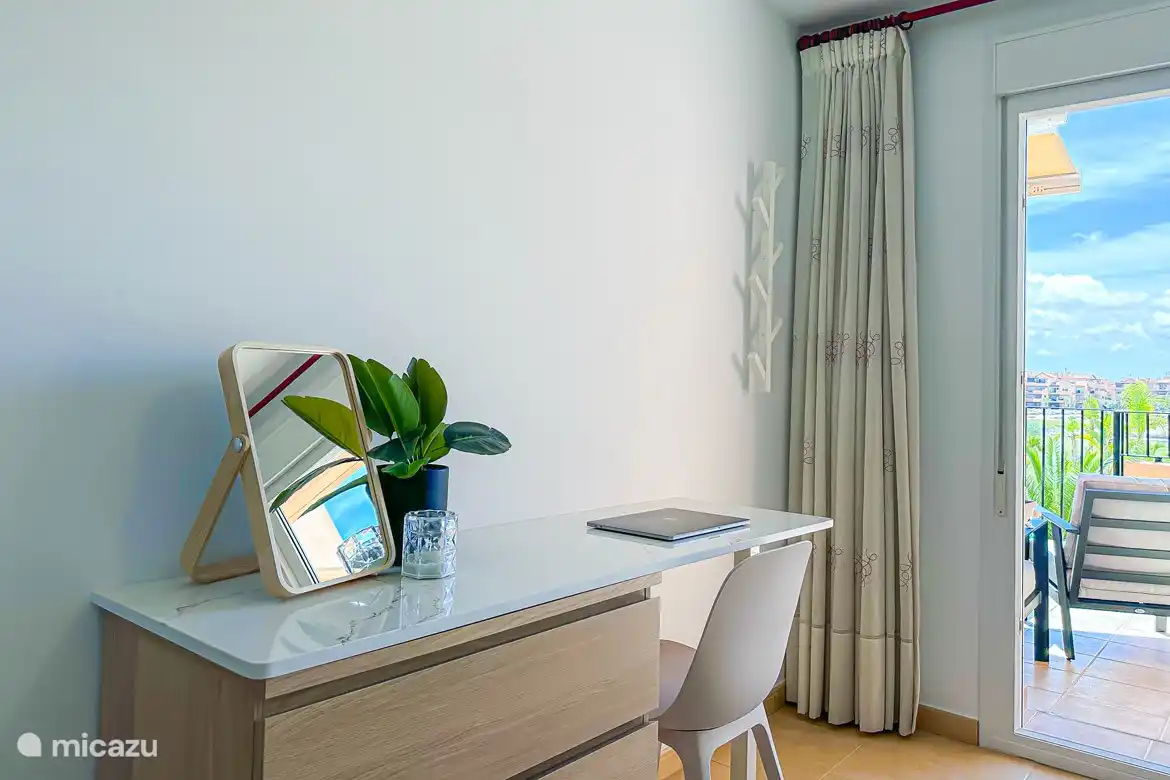 Schminktisch / flexibles Arbeiten.