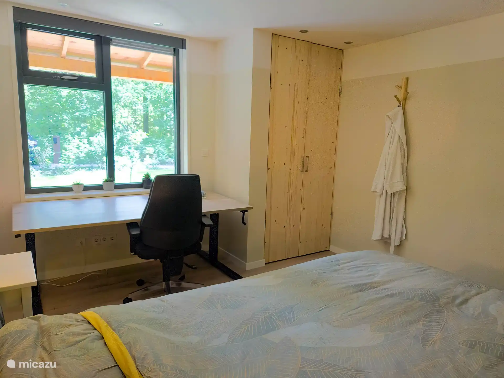 Eigen werkplek met vast internet en wifi
