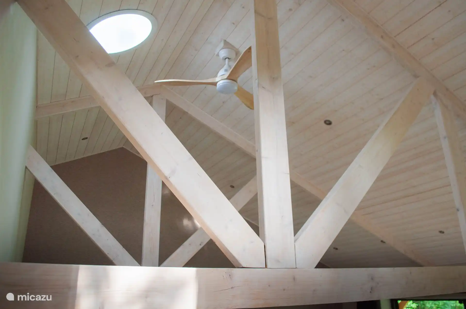 hoog plafond met ventilator