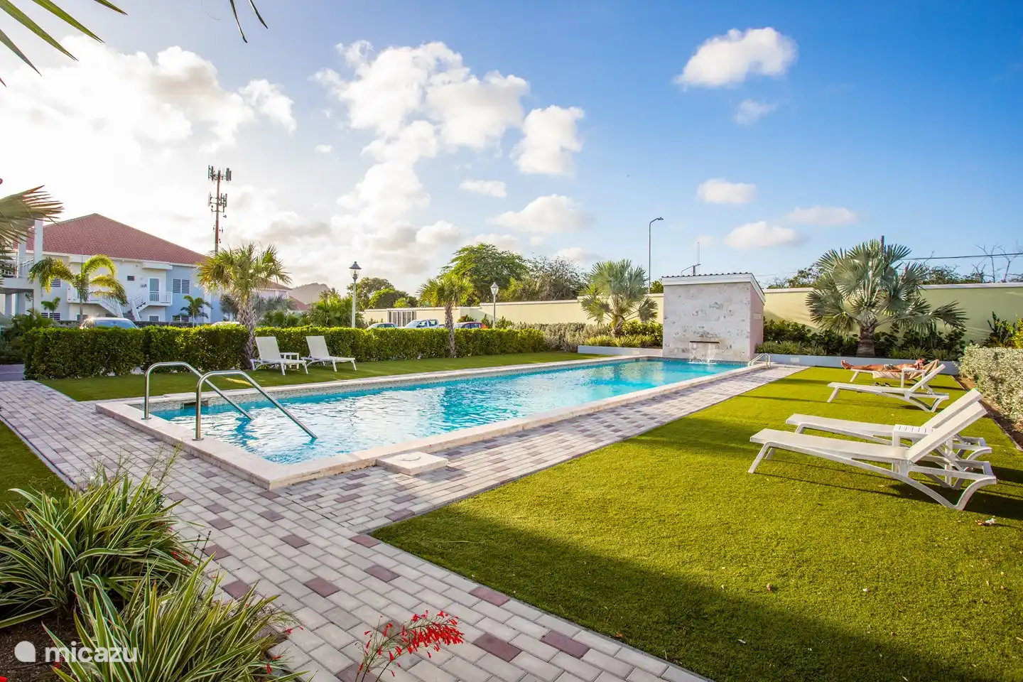The resort has a large swimming pool that you can use free of charge.