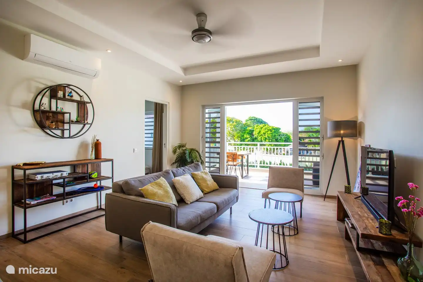 Living room fully equipped