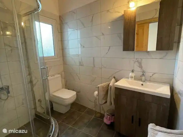 Zomers Buiten | Grèce, Égine, Salamina - villa 1ère salle de bain