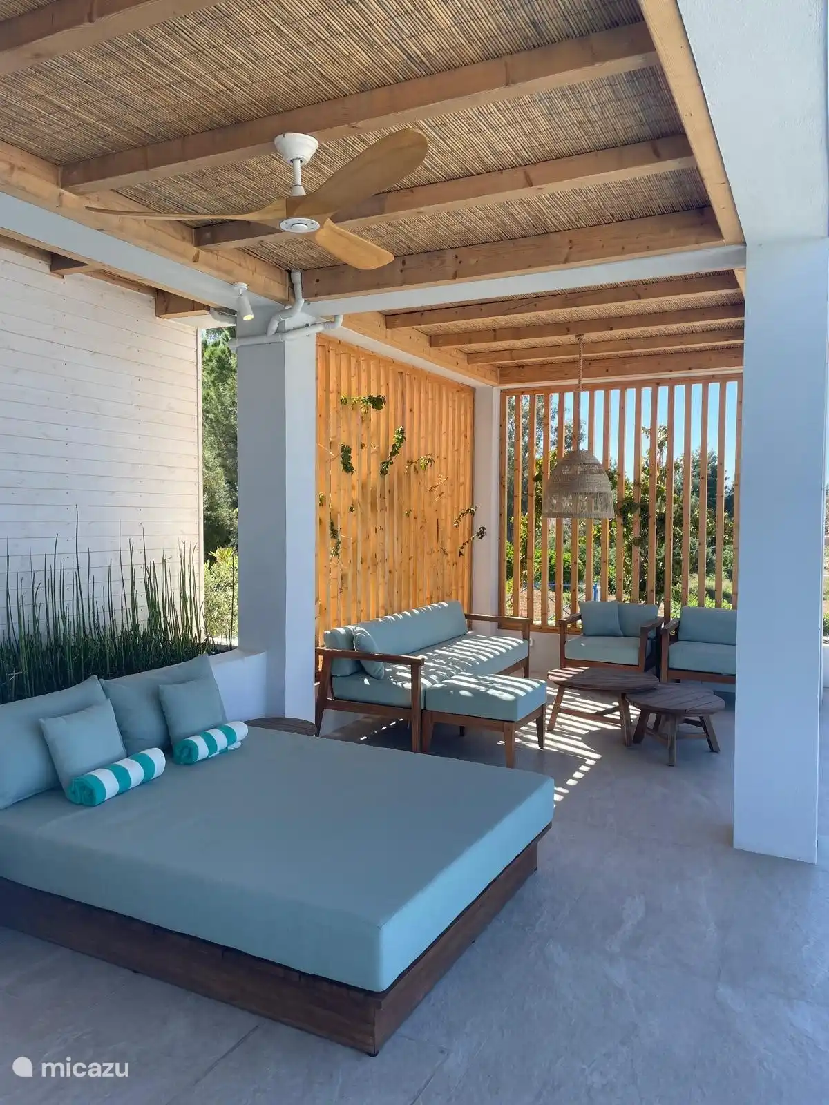 Tumbona para 2 personas y sala de estar