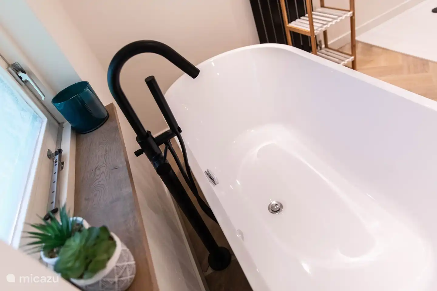 Badezimmer, separates Bad