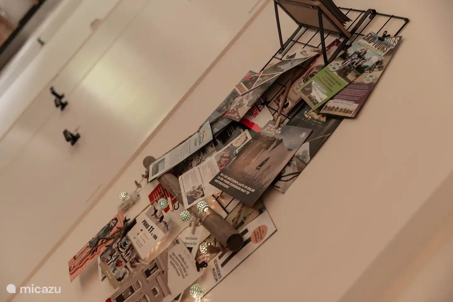 Hängetafel mit Spitzen im Bereich