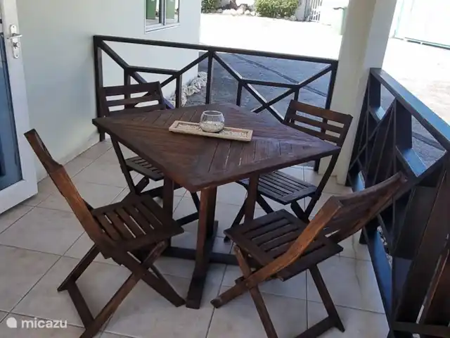 Location de Vacances Curaçao, Banda Ariba (est), La Privada (Mambo Beach), appartement - Casa Ofori Le coin salon sur le porche
