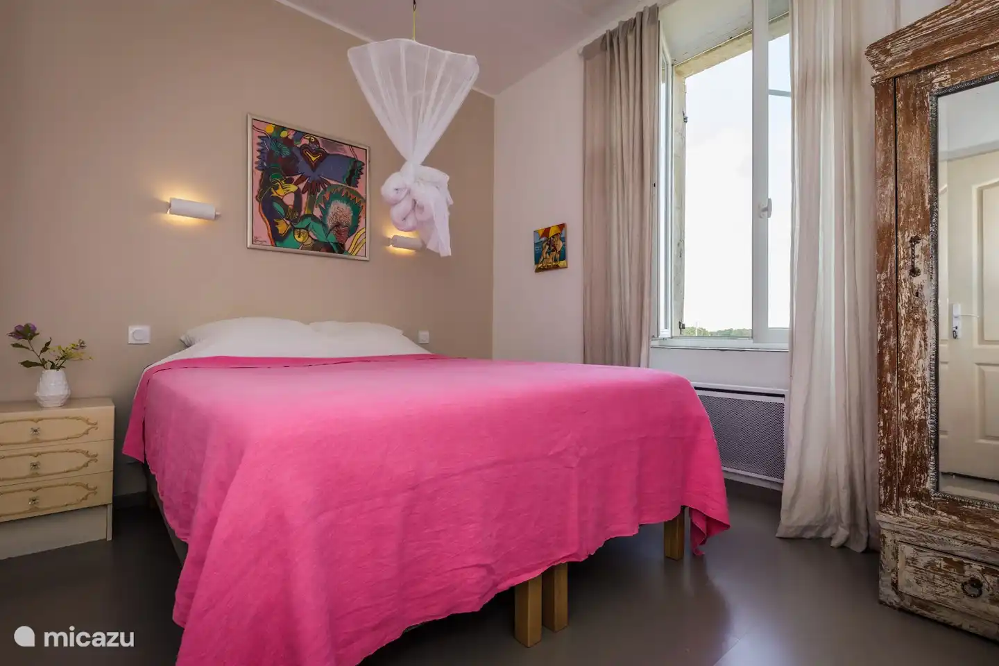 Bellevue bedroom 1 Master bedroom