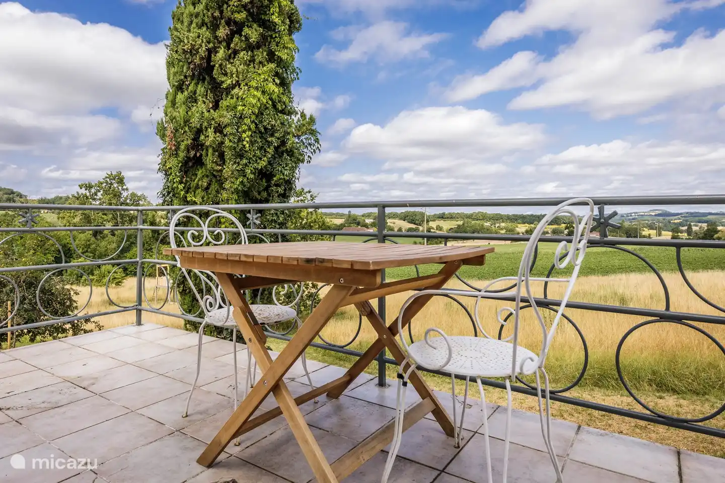 Bellevue balcony with a view