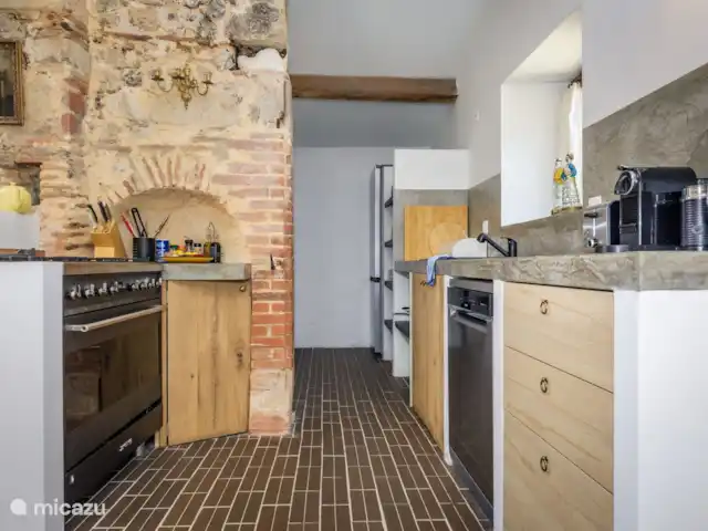 Castillo Mondou en Francia, Lot y Garona, Villeneuve-sur-Lot - casa rural / cabaña Cocina la loge con gran estufa Smeg.