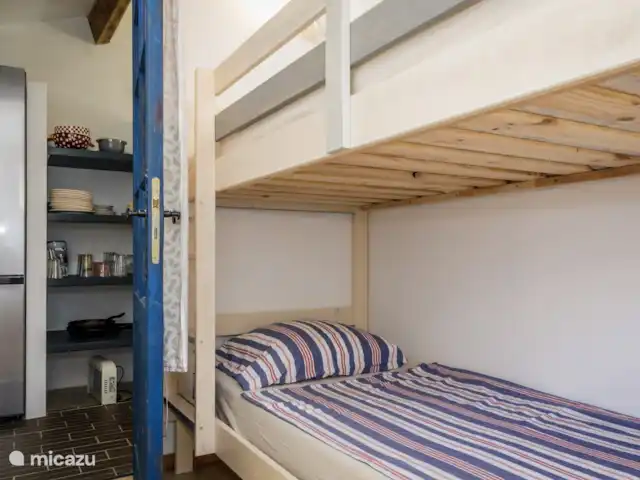 Castillo Mondou en Francia, Lot y Garona, Villeneuve-sur-Lot - casa rural / cabaña Habitación con literas La Loge junto a la cocina