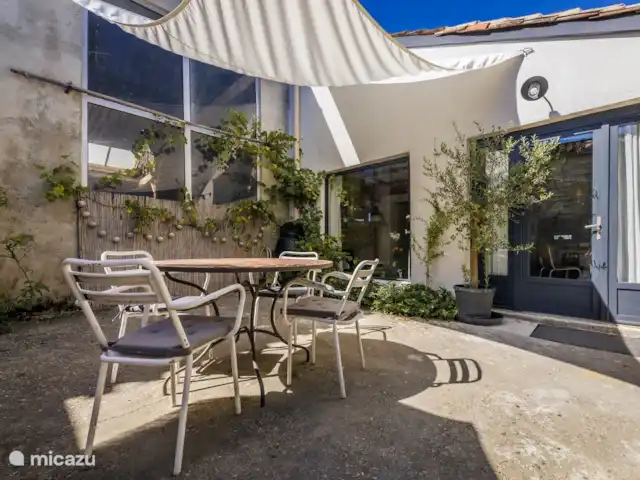 Castillo Mondou en Francia, Lot y Garona, Villeneuve-sur-Lot - casa rural / cabaña Patio de La Grangee