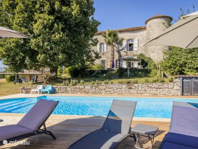 Castillo Mondou en Francia, Lot y Garona, Villeneuve-sur-Lot - casa rural / cabaña Parte trasera del castillo