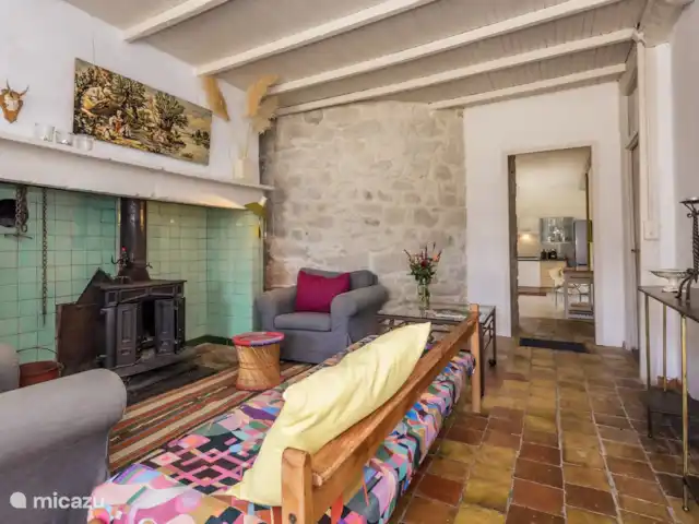 Castillo Mondou en Francia, Lot y Garona, Villeneuve-sur-Lot - casa rural / cabaña Zona de estar Bellevue alrededor de la estufa de leña.