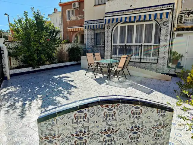 Location de Vacances Espagne, Costa Blanca, La Mata, bungalow - Casa Liza à La Mata Profitez du patio spacieux et authentique. Ici, vous découvrirez la vraie vie espagnole !