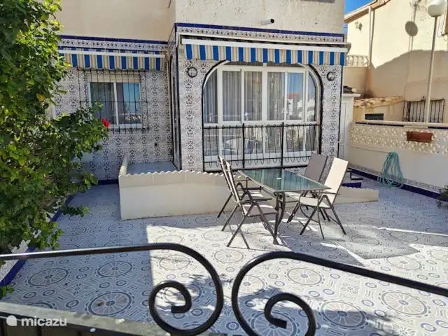 Location de Vacances Espagne, Costa Blanca, La Mata, bungalow - Casa Liza à La Mata Profitez du patio spacieux et authentique. Ici, vous découvrirez la vraie vie espagnole !
