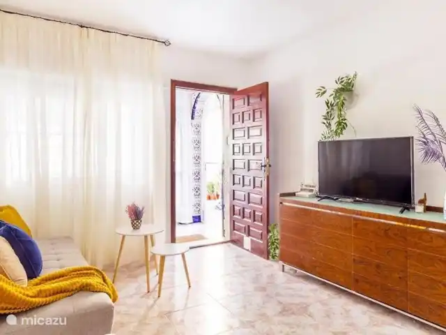 Location de Vacances Espagne, Costa Blanca, La Mata, bungalow - Casa Liza à La Mata Salon spacieux, avec une nouvelle télévision grand format avec Chromecast. Également une connexion Internet par fibre optique ultra rapide et stable !