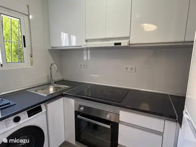 Location de Vacances Espagne, Costa Blanca, La Mata, bungalow - Casa Liza à La Mata La cuisine récemment rénovée est entièrement équipée, y compris le lave-vaisselle, la machine à laver, Nespresso, la bouilloire, le micro-ondes, le four