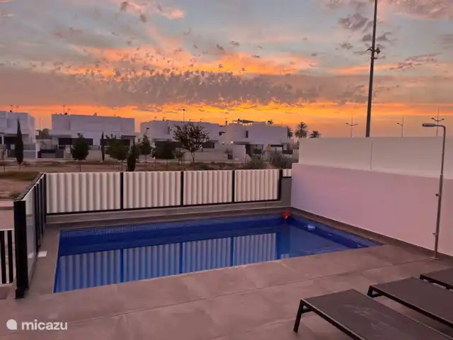 Wandelen, Spanje, Costa Blanca, Dolores, villa Casa Posterus Zwembad met strijklicht