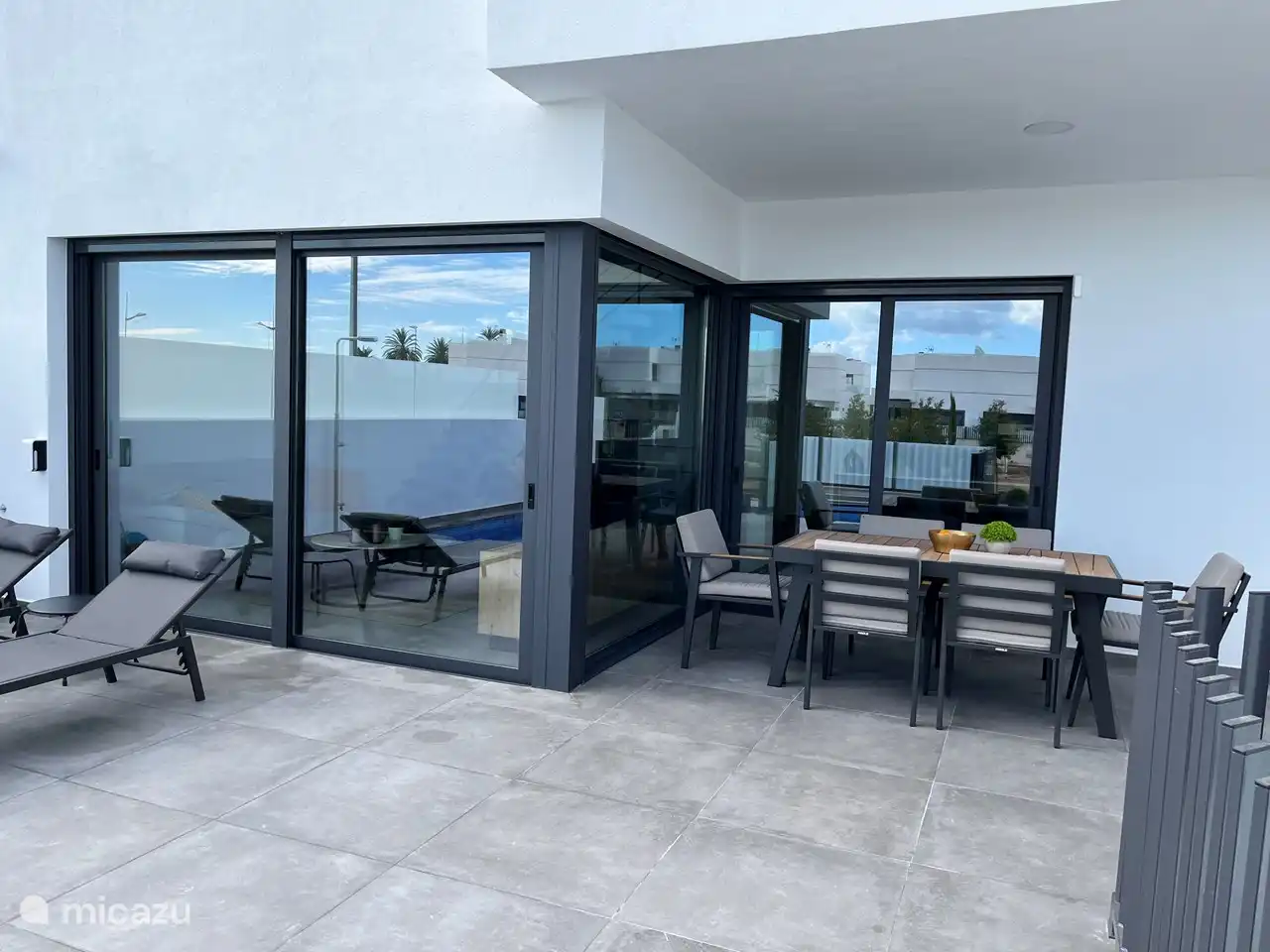 Terrasse avec coin repas