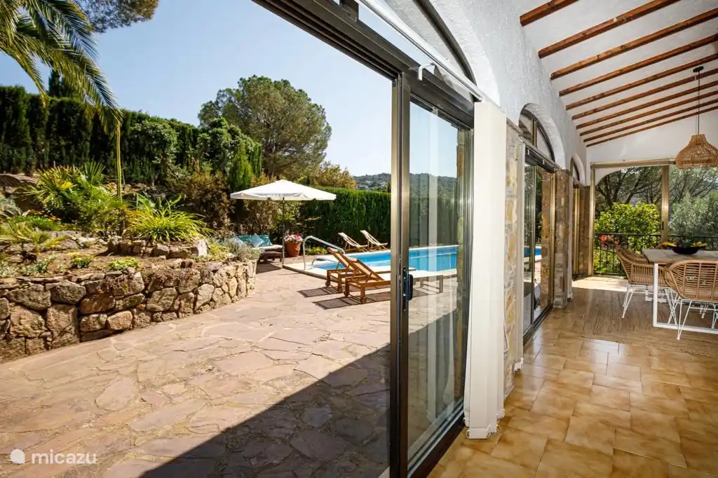 Garten- und Poolbereich