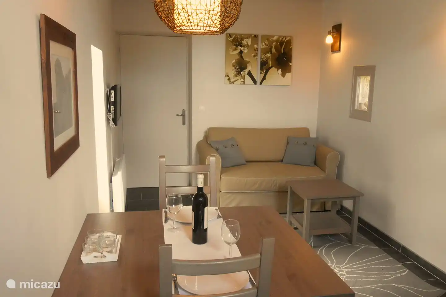 seating area in La Cabane