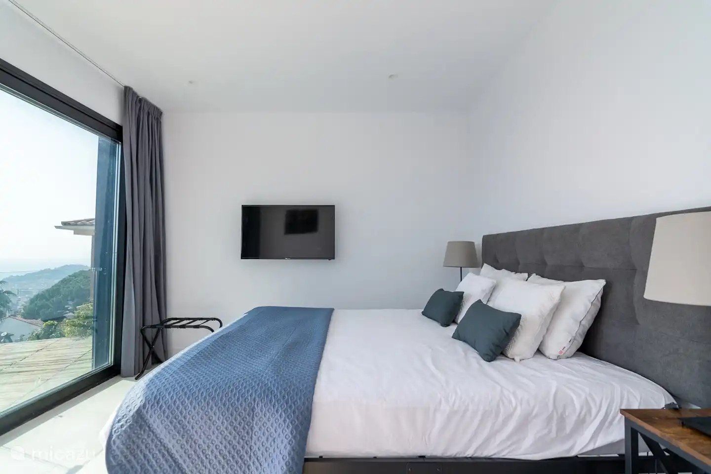 Schlafzimmer mit Doppelbett