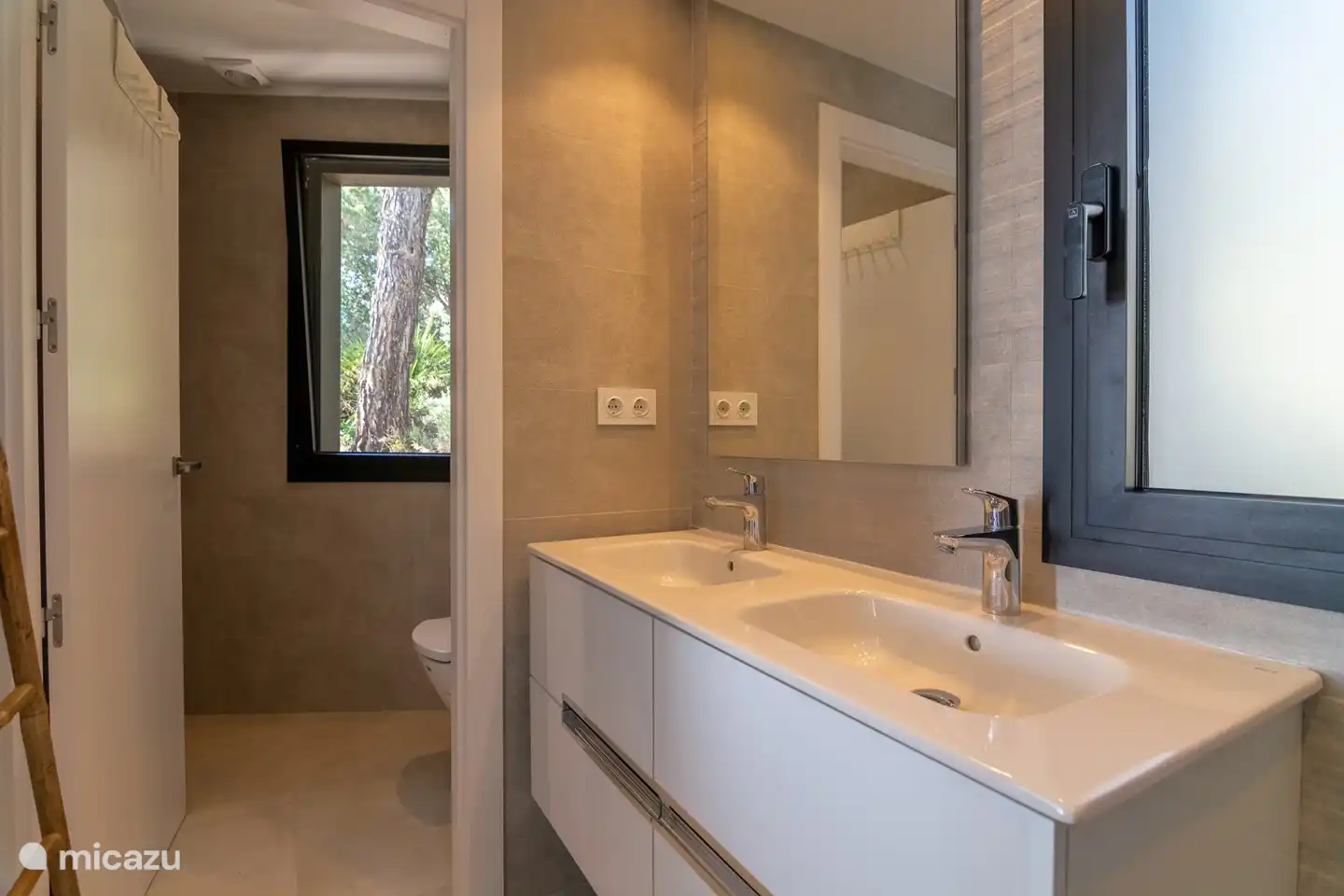 komplettes Badezimmer