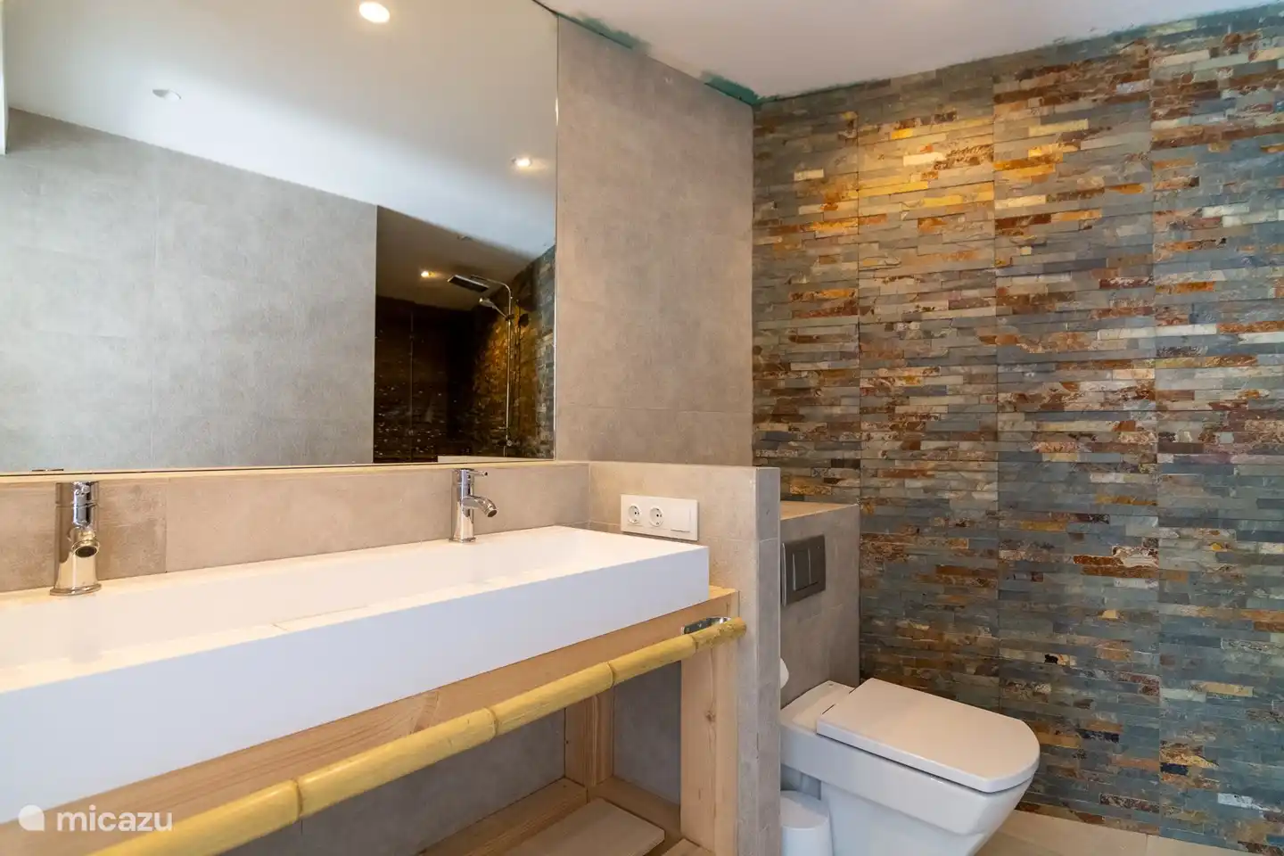 komplettes Badezimmer