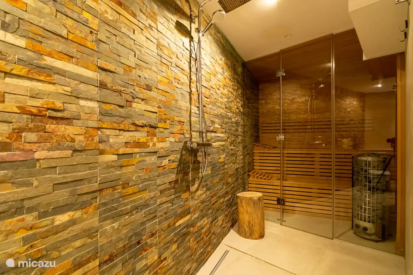 komplettes Badezimmer