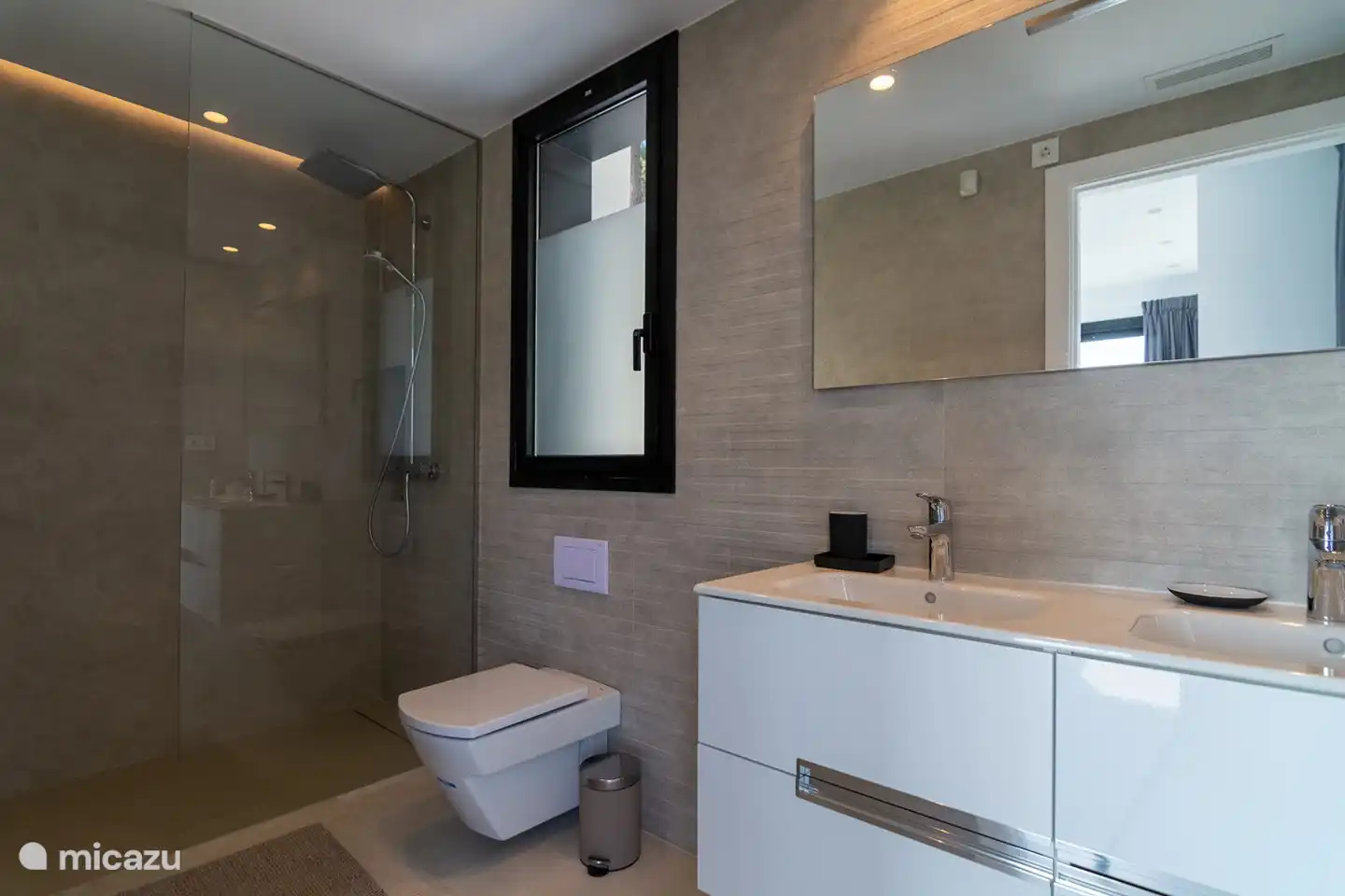 komplettes Badezimmer