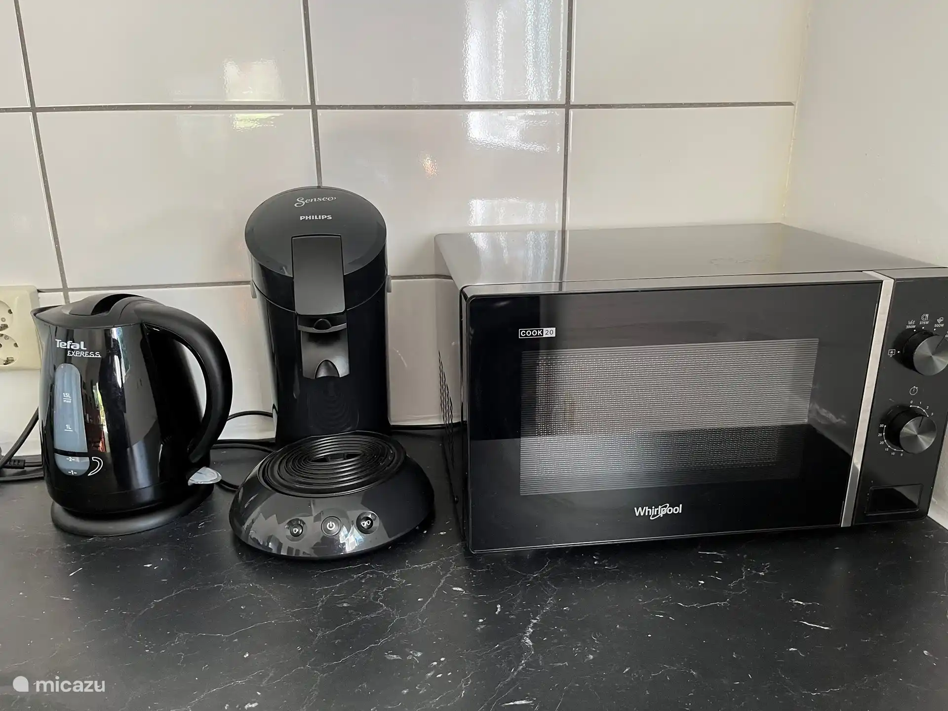 Waterkoker, koffieapparaat en magnetron