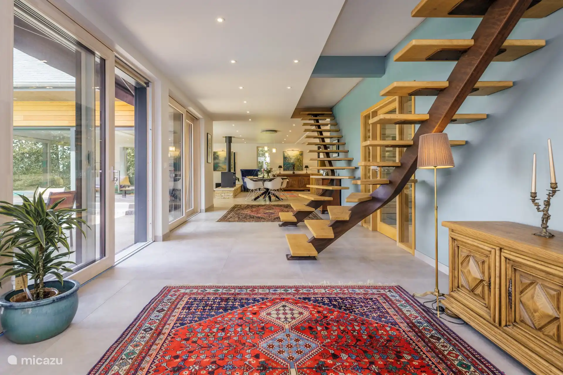 Treppe in den ersten Stock