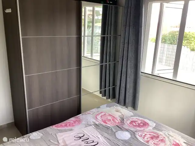 villa en Curazao, Bandabou (oeste), Fontein – La Pura Vida Colgador/armario en el dormitorio de la izquierda.