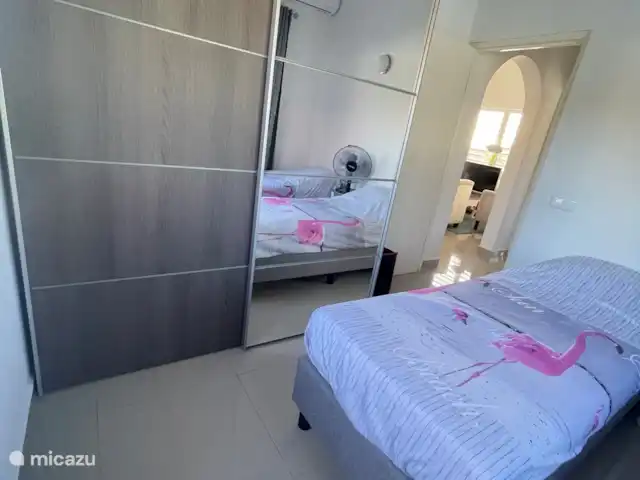 villa en Curazao, Bandabou (oeste), Fontein – La Pura Vida Colgante/armario en el dormitorio de la derecha.